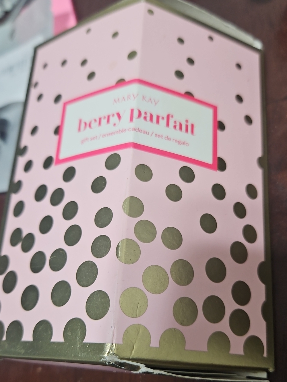 Mary Kay Pink and Gold Berry Parfait Bath & Body Gift Set